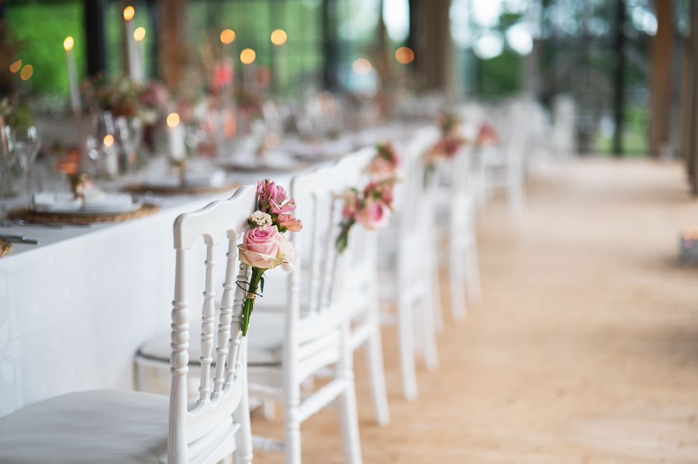 décoration moderne et élégante d'un mariage au château de saulon